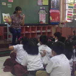 UP Integrated School K-2 - A story-telling session with the amazing Teacher Pam.