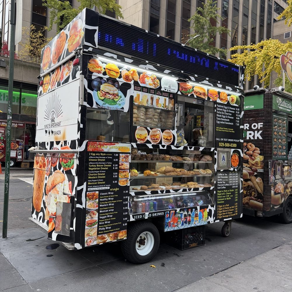 Nino's Breakfast Shack Logo