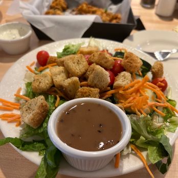 Old Chicago Pizza + Taproom - Salad - Sports Bars Near Me - Kansas City, Missouri