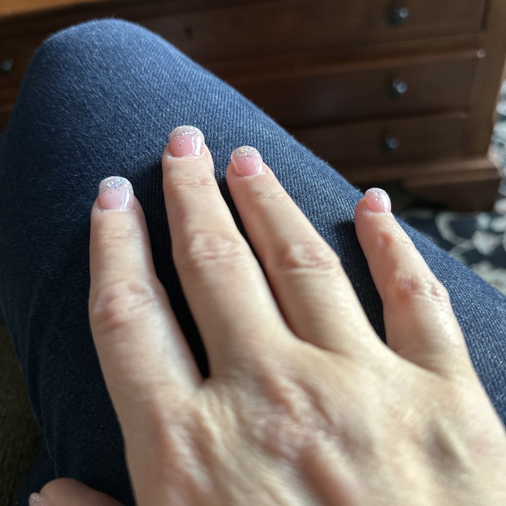 Tips with ombré light pink/silver sparkle. Tips with ombré light pink/silver sparkle.