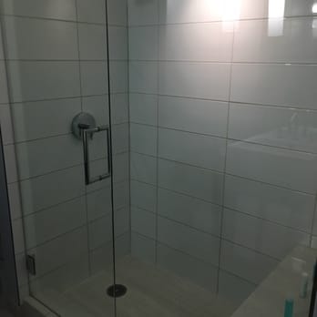 Tower 23 - Roomy showers - San Diego, CA