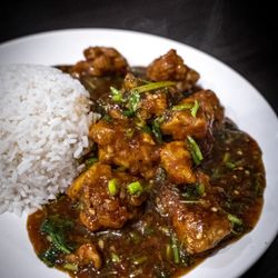 Hakka Passion - Manchurian Chicken Lunch Special 10.99
Includes choice of spring roll or drink