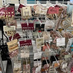dd's DISCOUNTS - Jewelry at checkout line