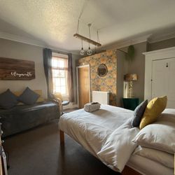 Kelston Guest House - Room One