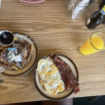 Mo's Diner & Lounge - Bacon and overhard eggs - Diners Near Me - Manitou Springs, Colorado Mo's Diner & Lounge - Bacon and overhard eggs - Diners Near Me - Manitou Springs, Colorado