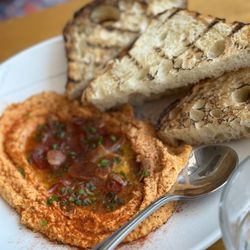 Rosales diner - Hummus and Grilled Bread