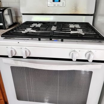 Cold Spring Lodge - Stove with fire stains and stove that doesn't heat properly. - Hotels Near Me - Big Indian, New York