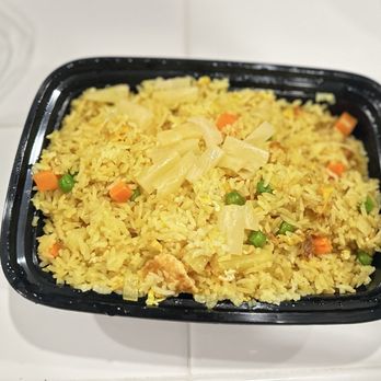 Chef Burma - Pineapple fried rice - Burmese Near Me - Sacramento, California Chef Burma - Pineapple fried rice - Burmese Near Me - Sacramento, California