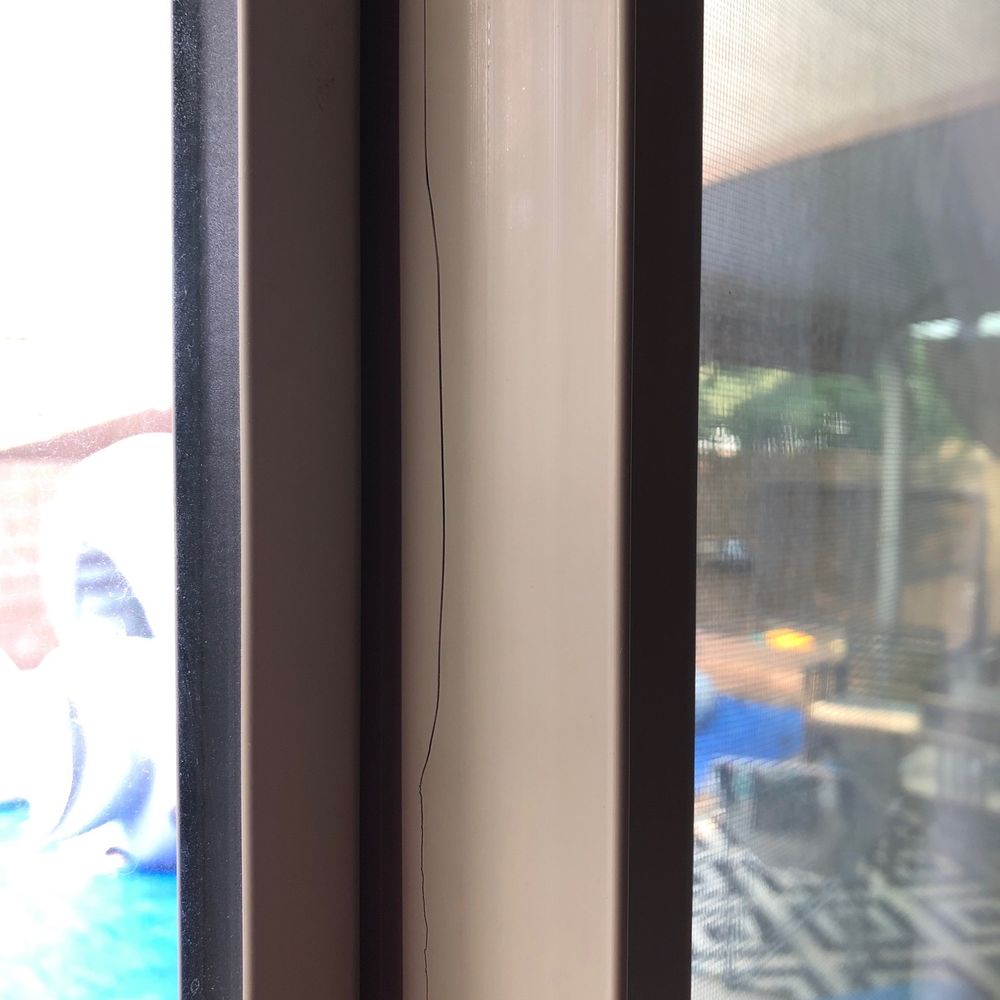 True View Windows & Glass - The crack that the business won't cover - Windows Installation Near Me - Phoenix, Arizona
