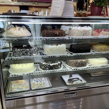 Majestic Diner - Beautiful cakes - Diners Near Me - Westbury, New York