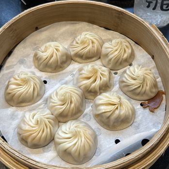 Din Tai Fung 鼎泰豐 - Crab & Kurobuta Pork Xiao Long Bao (10 each) - Dim Sum Near Me - Vancouver, British Columbia Din Tai Fung 鼎泰豐 - Crab & Kurobuta Pork Xiao Long Bao (10 each) - Dim Sum Near Me - Vancouver, British Columbia