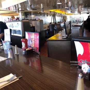 Bob's Big Boy Broiler - Dinning Room - American Near Me - Downey, California