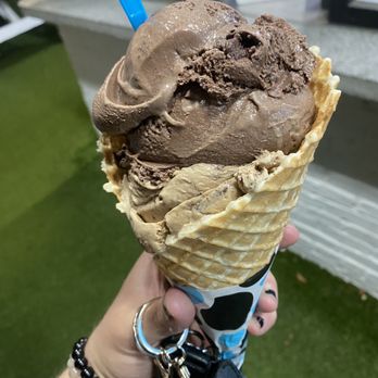 Holy Cow Ice Cream Cafe - Corner Piece & Cold Brew Oreo - Ice Cream & Frozen Yogurt Near Me - Peabody, Massachusetts Holy Cow Ice Cream Cafe - Corner Piece & Cold Brew Oreo - Ice Cream & Frozen Yogurt Near Me - Peabody, Massachusetts