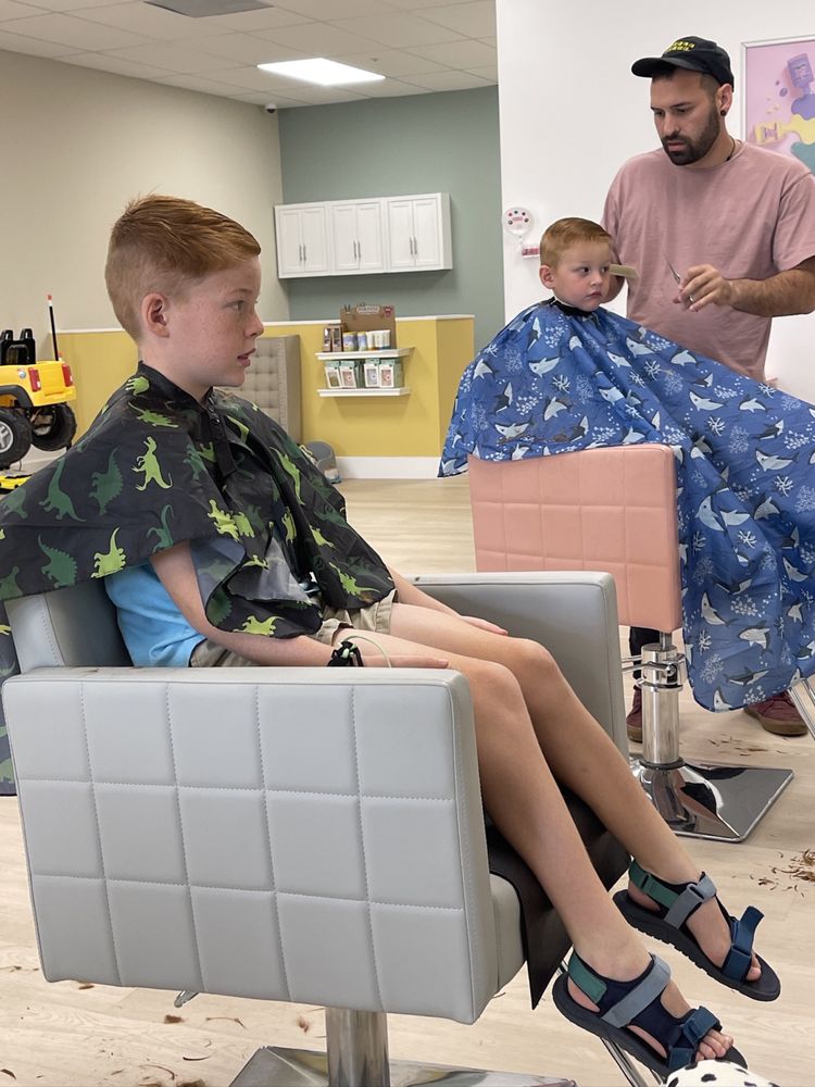 Busy Bees Kids Salon Image