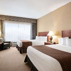 Days Inn & Suites - Guest room