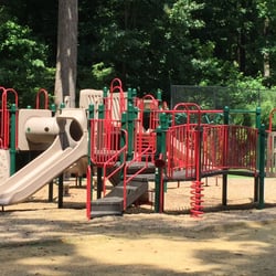 New Quarter Park - Playground very close to parking