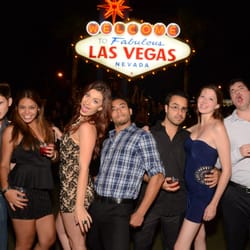 Elite VIP Tours - Visiting the Las Vegas sign. Got great pics from the photographer there!