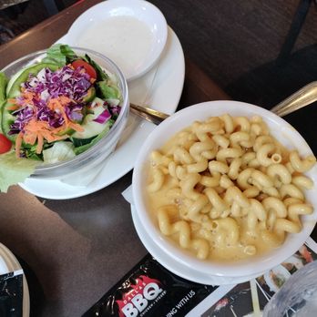 Dallas BBQ - Mac & Cheese with a garden salad - Barbeque Near Me - New York, New York Dallas BBQ - Mac & Cheese with a garden salad - Barbeque Near Me - New York, New York