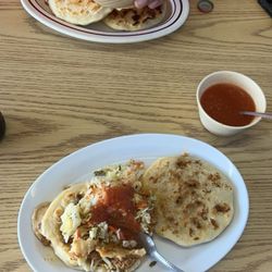 Pupuseria San Salvador - Revuelta pupusas