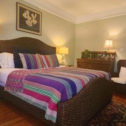 Rosemont B&B Cottages - Treetop Cottage king main bedroom
