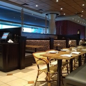 Elixor - Inside the restaurant. - Italian Near Me - Laval, Quebec