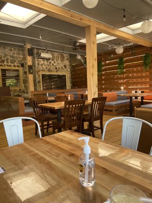 Huskey’s Kitchen by null