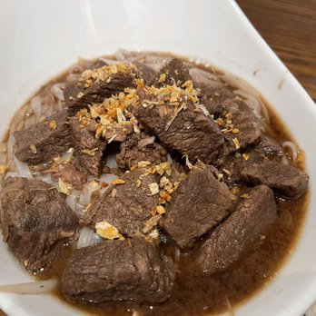 Spice Thai - beef and rice in a white bowl - Thai Near Me - New York, New York Spice Thai - beef and rice in a white bowl - Thai Near Me - New York, New York