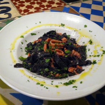 Carabassa - Tagliatelle a la tinta de sepia con salsa de calamares. Deliciosas. - Italian Near Me - Barcelona, B Carabassa - Tagliatelle a la tinta de sepia con salsa de calamares. Deliciosas. - Italian Near Me - Barcelona, B