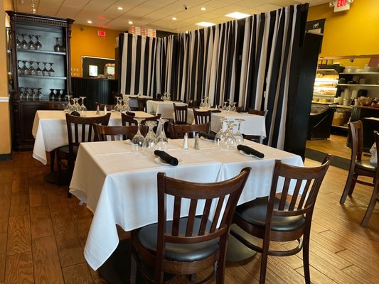 Max's Market & Eatery by null