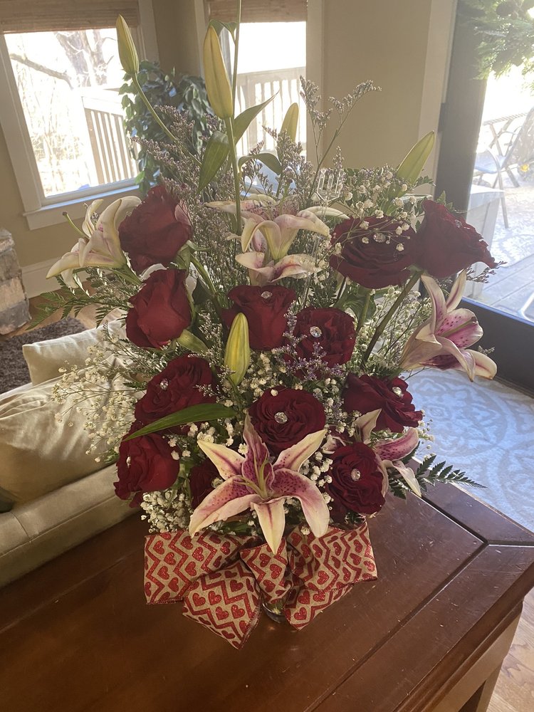 BALL GROUND FLORIST 201 Fairview Rd, Nelson, Florists