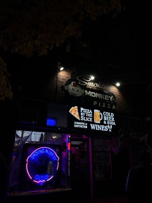 Smoking Monkey Pizza by null