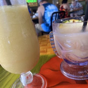 Cheeseburger In Paradise - Mango drinks 1 alcohol and other virgin - Burgers Near Me - Honolulu, Hawaii