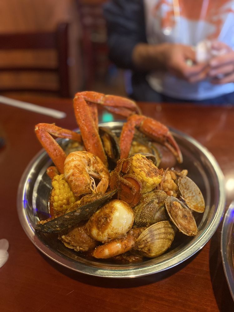 THE CAPTAIN CRAB Updated September 2024 352 Photos & 270 Reviews