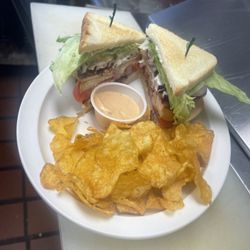 Shafer Saloon Bar & Grill - Saloon Club Sandwich