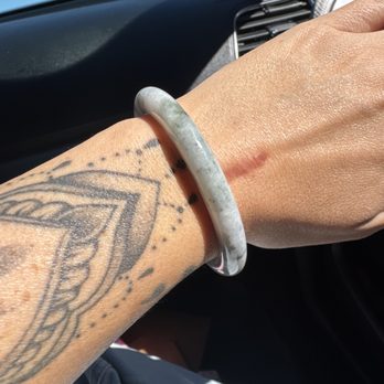 Linda Boutique - Jade bangle - Jewelry Near Me - San Francisco, California Linda Boutique - Jade bangle - Jewelry Near Me - San Francisco, California