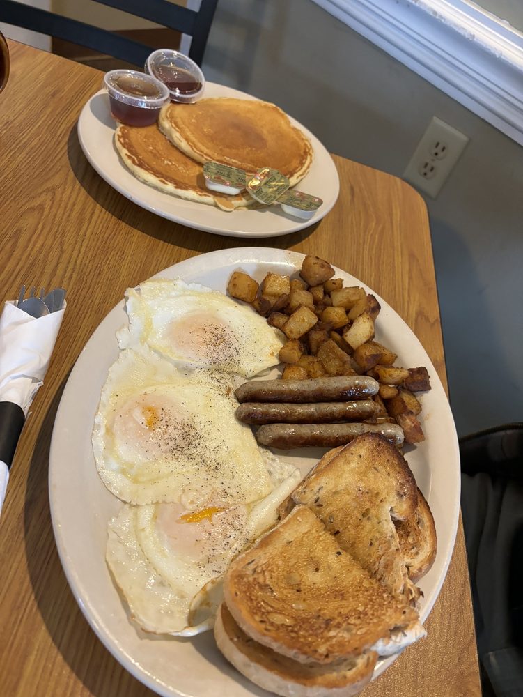 THE IRON KETTLE LANDMARK RESTAURANT Updated October 2024 33 Photos