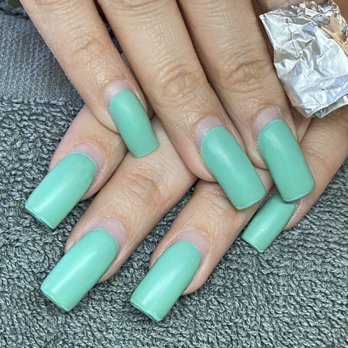 Angelique’s - 5 week grow out !  took her braking a nail to finally come in to get her fill. - Nail Technicians Near Me
