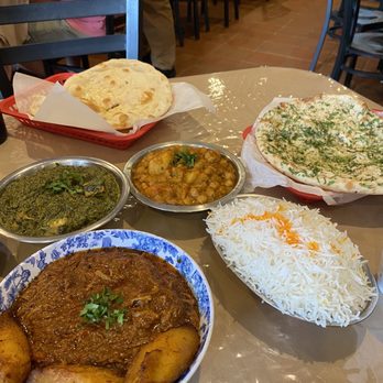 Himalaya Restaurant - Plain & Garlic Naan, Palak Paneer, Aloo Chana Masala, rice & Ropa Vieja Masala. - Indian Near Me - Houston, Texas Himalaya Restaurant - Plain & Garlic Naan, Palak Paneer, Aloo Chana Masala, rice & Ropa Vieja Masala. - Indian Near Me - Houston, Texas