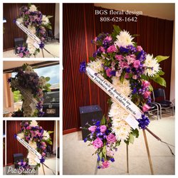 BGS Floral Design - Medium cross wreath