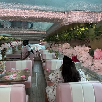 Tea Around Town - Bus Tours Near Me - Chicago, Illinois