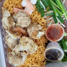 Wonton noodle soup