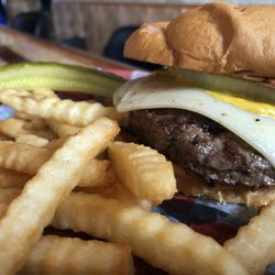 Pete's Inn Bar & Grill - Cheeseburger & Fries!