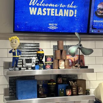 Hollywood & Dine - Decor - Specialty Food Near Me - Universal City, California