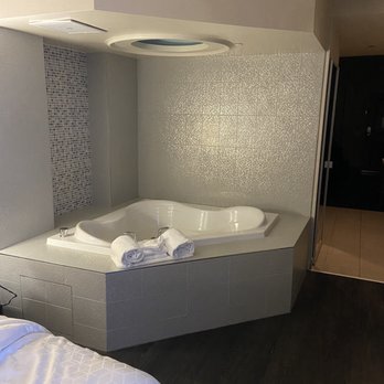 Holiday Inn Express & Suites Eureka - Tub - Hotels Near Me - Eureka, California Holiday Inn Express & Suites Eureka - Tub - Hotels Near Me - Eureka, California