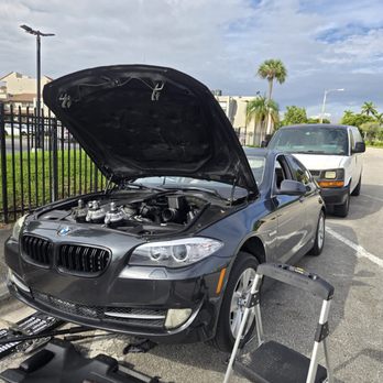Marcos Mobile Mechanic - Oil Change Stations Near Me - Miami, Florida