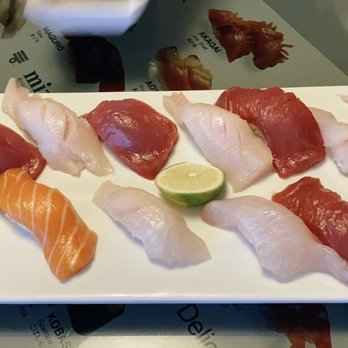 Maru Japanese Restaurant - Ordered so many sushis Salmon, yellowtail, albacore, maguro here - Sushi Bars Near Me - Austin, Texas