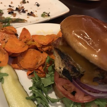 Grove Park Grille - BYO grilled chicken sandwich and roasted carrots - American Near Me - Cincinnati, Ohio Grove Park Grille - BYO grilled chicken sandwich and roasted carrots - American Near Me - Cincinnati, Ohio