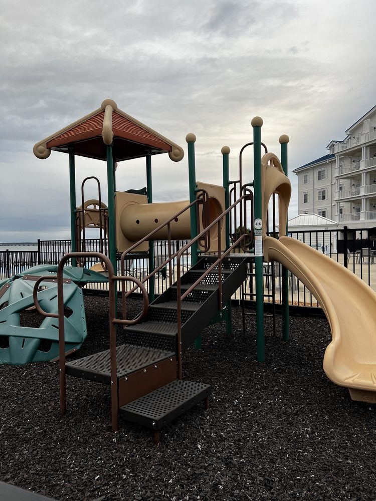 WATERSIDE AT THE POINT Updated August 2024 14 Photos 18527 Nc