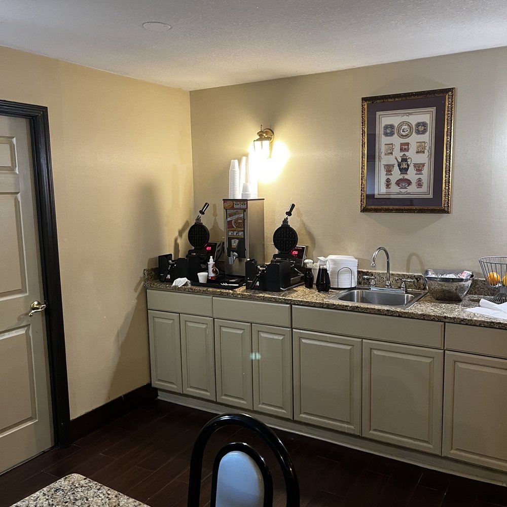 Super 8 by Wyndham Oxford - Breakfast bar - Hotels Near Me - Oxford, Mississippi Super 8 by Wyndham Oxford - Breakfast bar - Hotels Near Me - Oxford, Mississippi