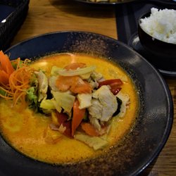 Madame Thu Trang - Ga Curry with Rice, 10,50€